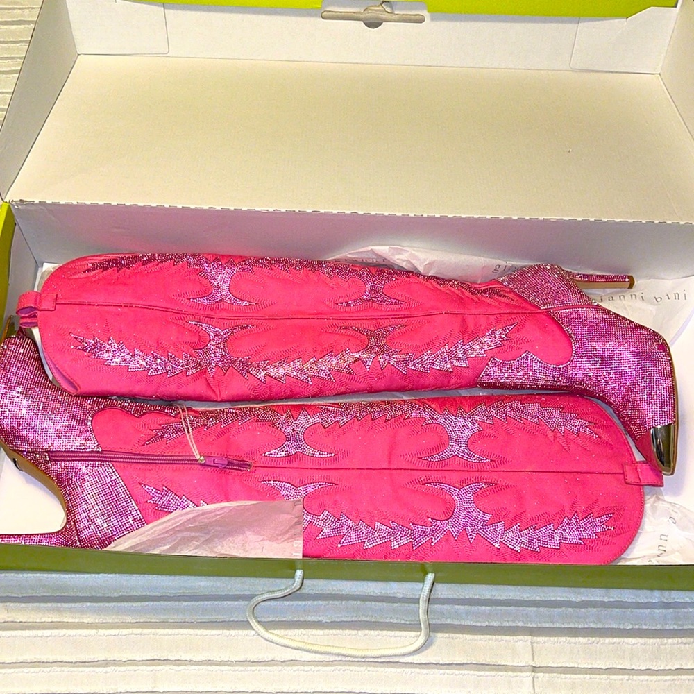Beautiful Pink Gianni Bini boots.